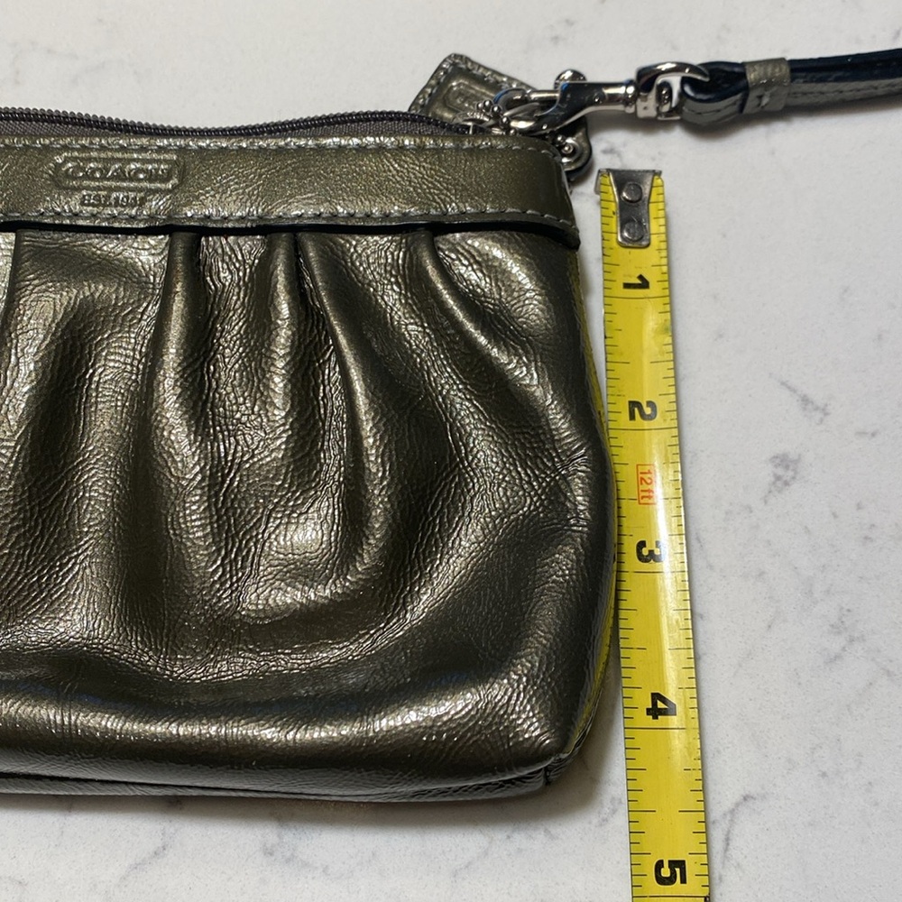 COACH Wristlet 7” x 4.5” pocket inside metallic color vintage - Picture 10 of 10